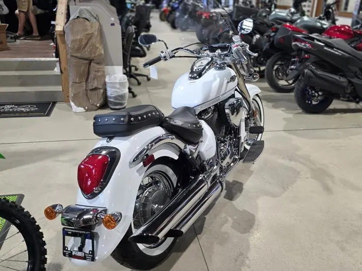 2025 Suzuki Boulevard C50t Special - Photo 9