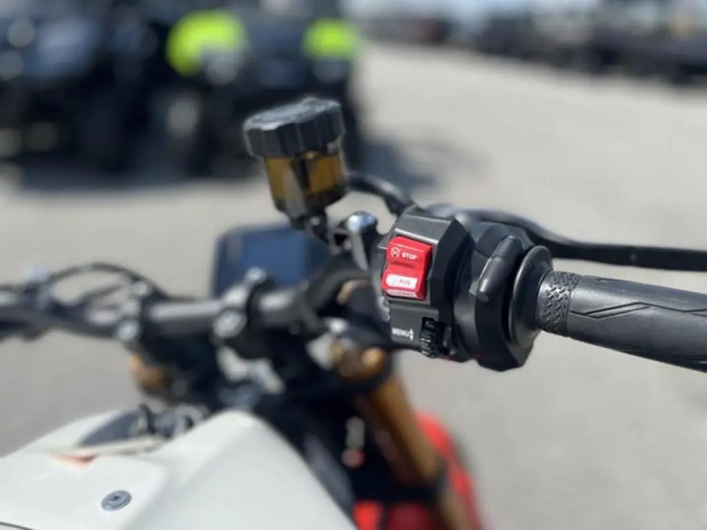 2024 Yamaha XSR900 - Photo 15
