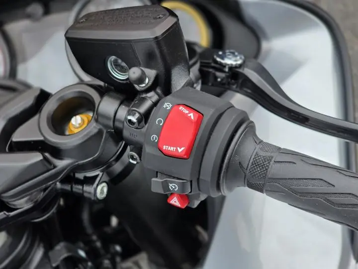 2025 Suzuki Hayabusa - Photo 18