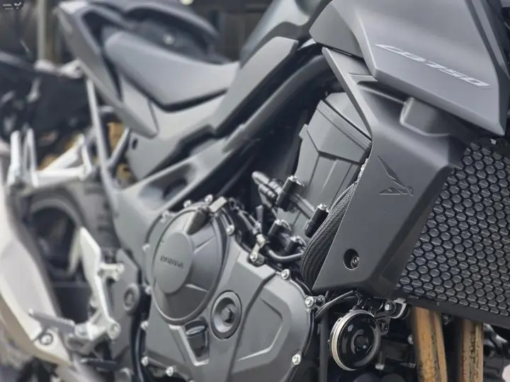 2025 Honda® Cb750 Hornet - Photo 13