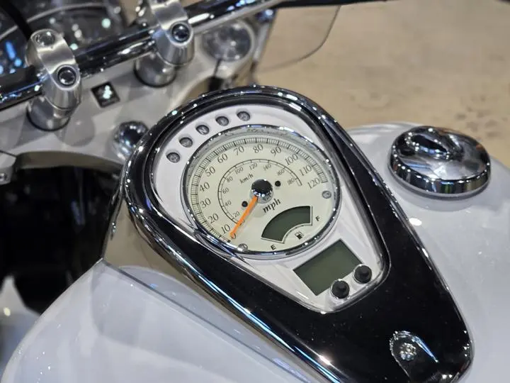 2025 Suzuki Boulevard C50t Special - Photo 12