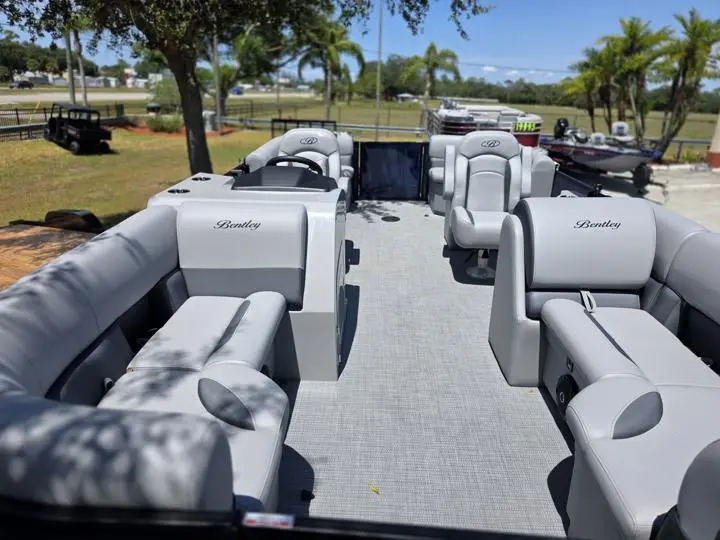 2025 Bentley Pontoons Legacy 200 Navigator - Photo 10