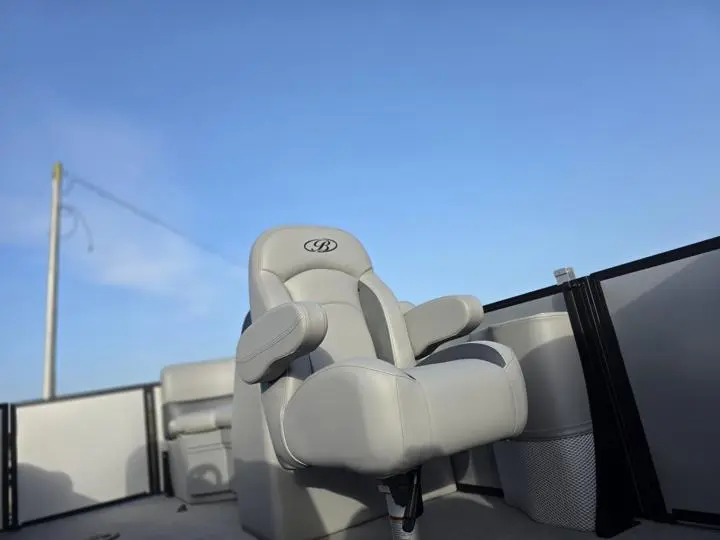2025 Bentley Pontoons Legacy 203 Navigator Tritoon - Photo 14