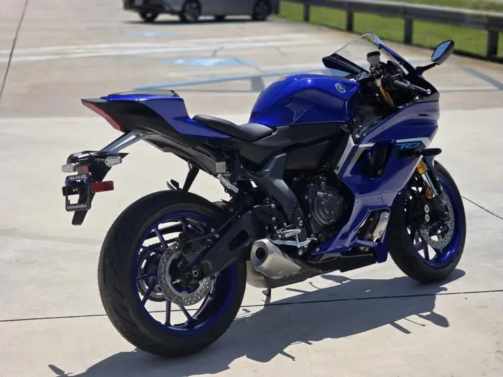 2025 Yamaha Yzf-R7 - Photo 10