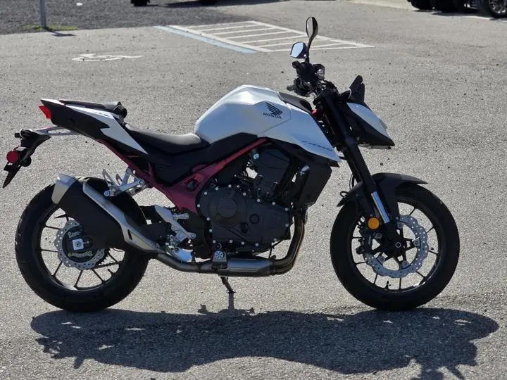2025 Honda® Cb750 Hornet - Photo 11