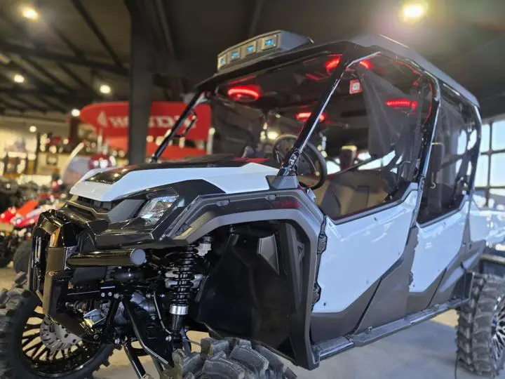 2025 Honda® Pioneer 1000-6 Deluxe Crew - Photo 10