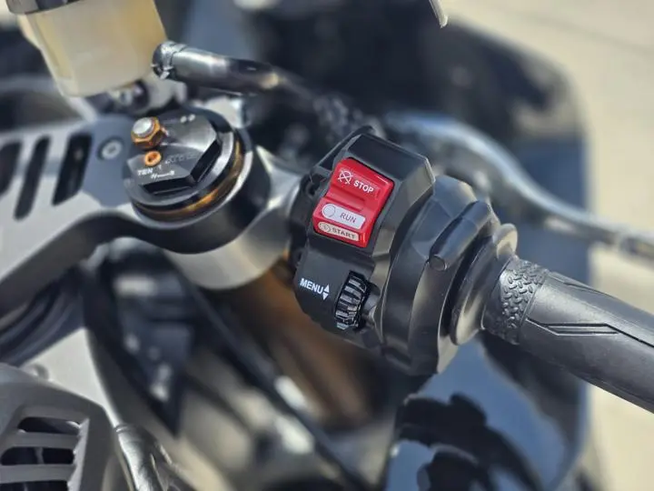 2025 Yamaha Yzf-R1 - Photo 14