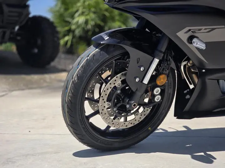2025 Yamaha Yzf-R7 - Photo 3