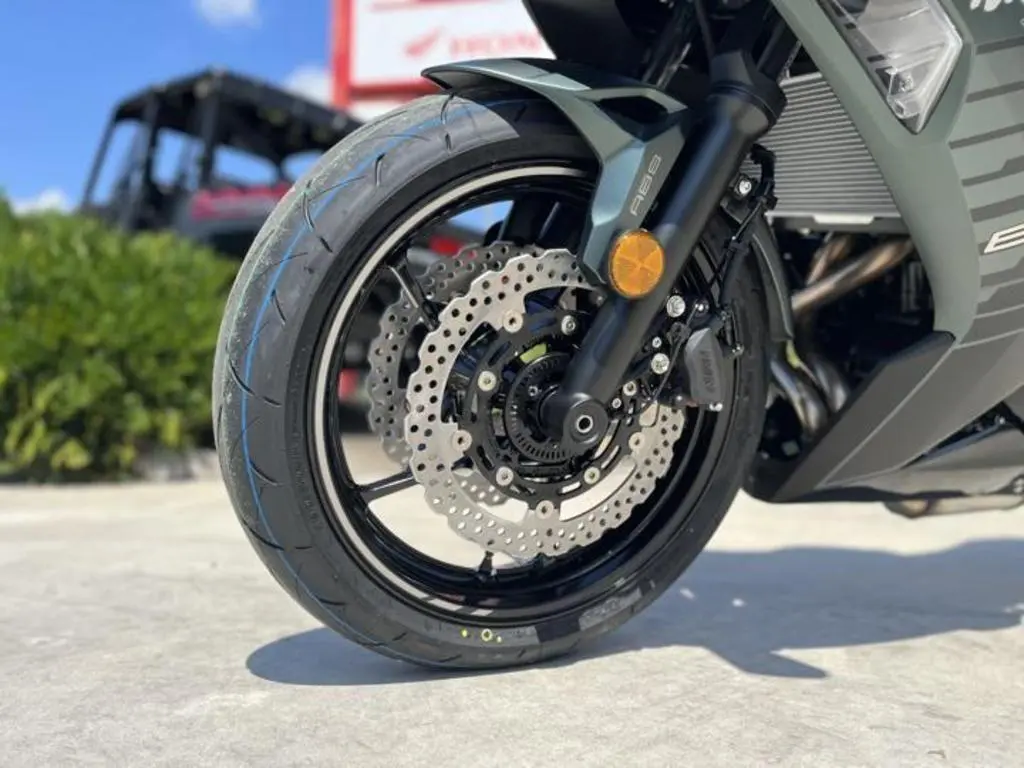 2025 Kawasaki Ninja 650 ABS - Photo 3