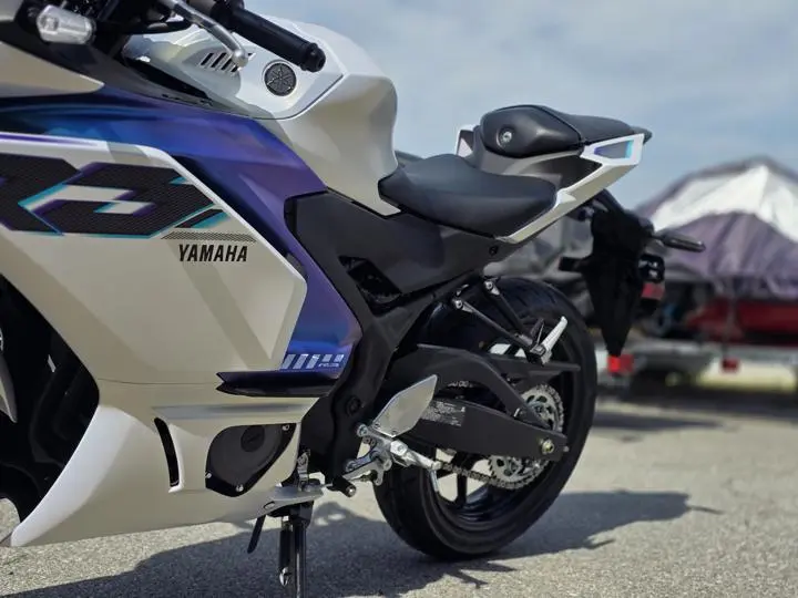 2025 Yamaha Yzf-R3 - Photo 6