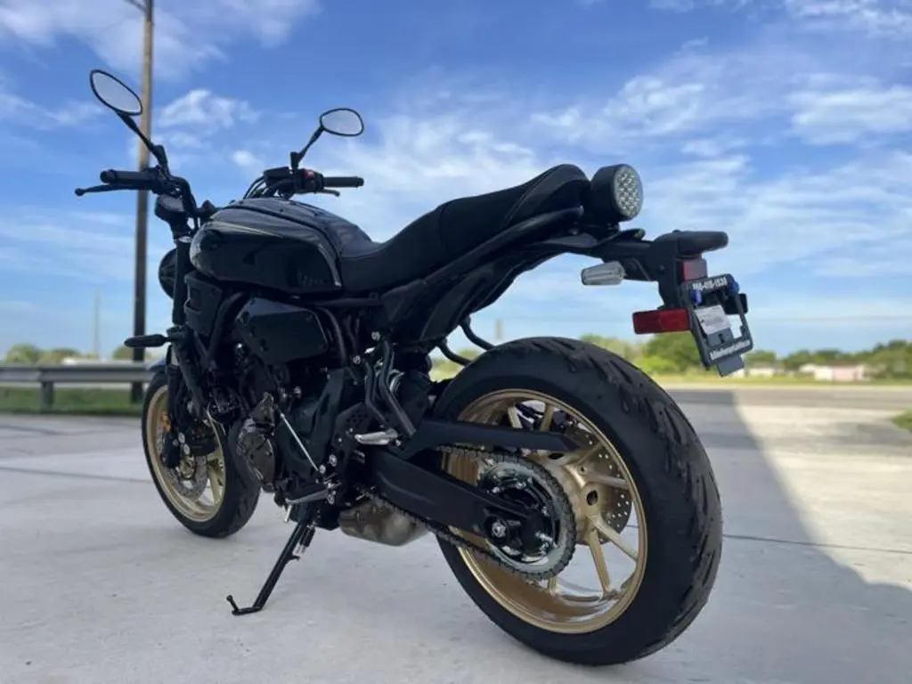 2024 Yamaha XSR700 - Photo 7