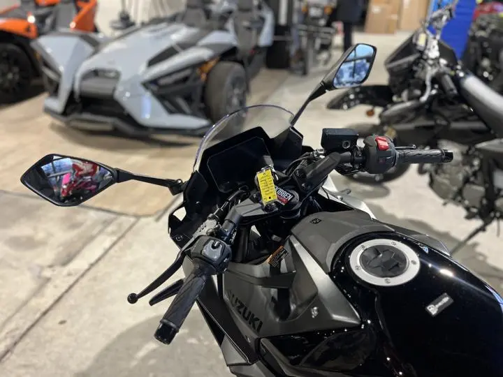 2025 Suzuki Gsx-8r - Photo 16