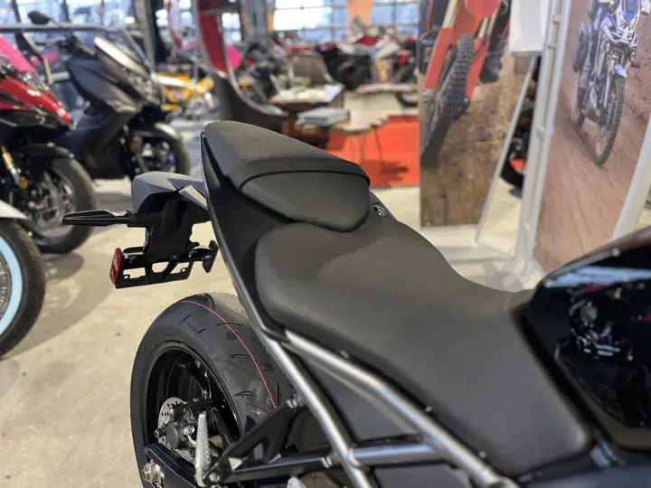 2025 Suzuki Gsx-8r - Photo 9