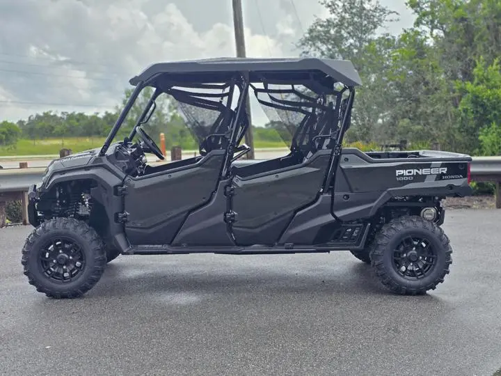 2025 Honda® Pioneer 1000-6 Deluxe Crew - Photo 5