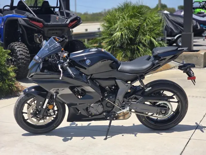 2025 Yamaha Yzf-R7 - Photo 6