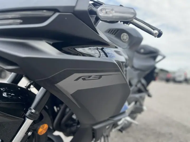 2025 Yamaha Yzf-R3 - Photo 5
