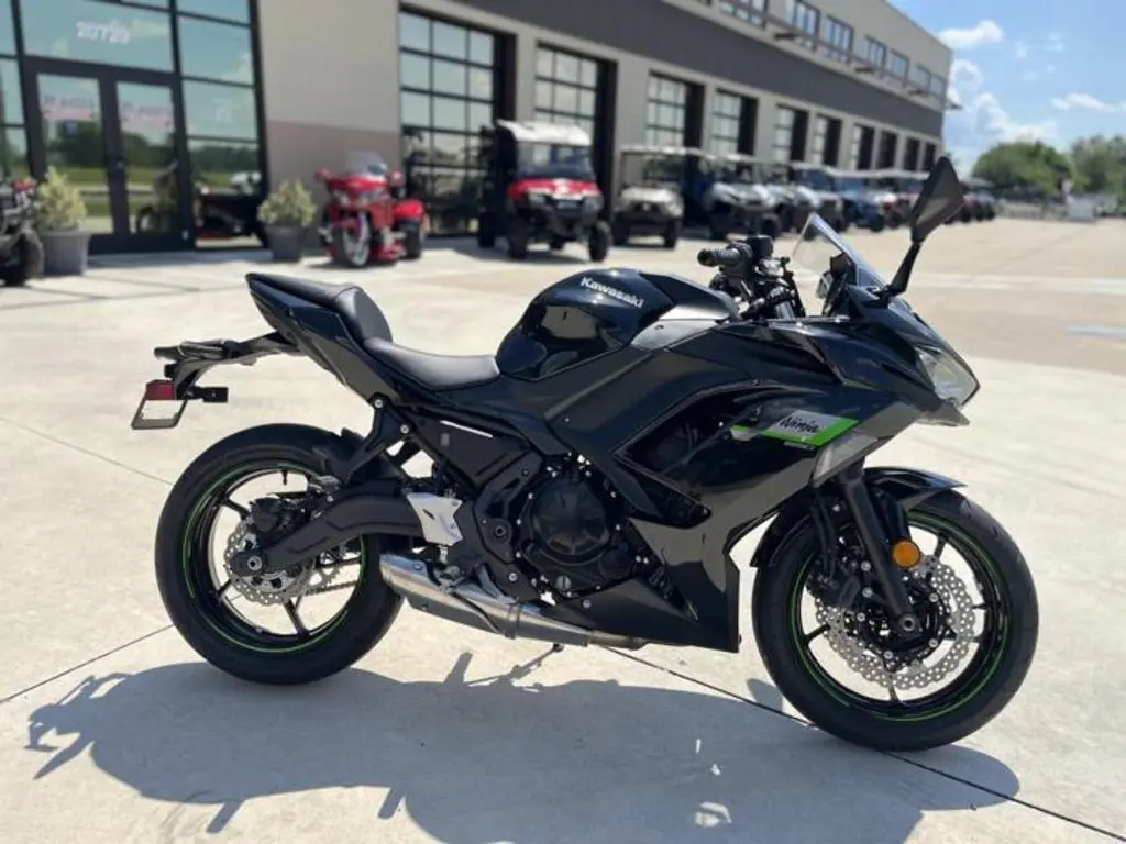 2025 Kawasaki Ninja 650 - Photo 10