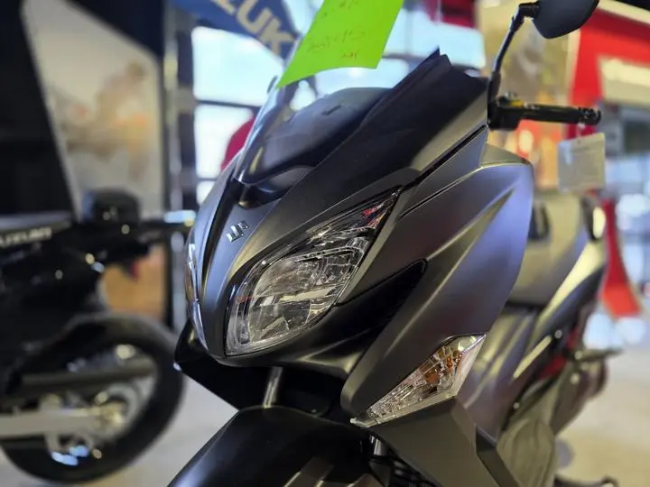 2025 Suzuki Burgman 400 - Photo 4
