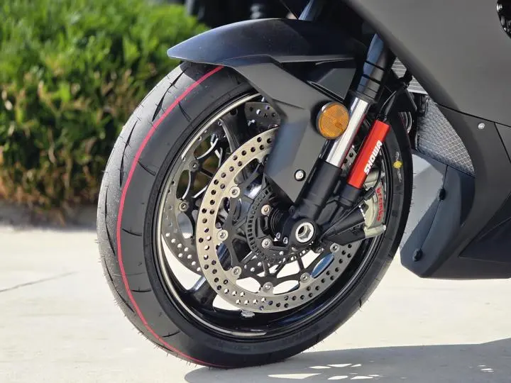 2025 Kawasaki Ninja Zx-10r - Photo 3