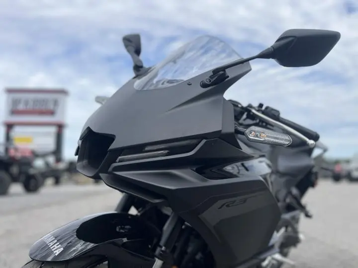 2025 Yamaha Yzf-R3 - Photo 4