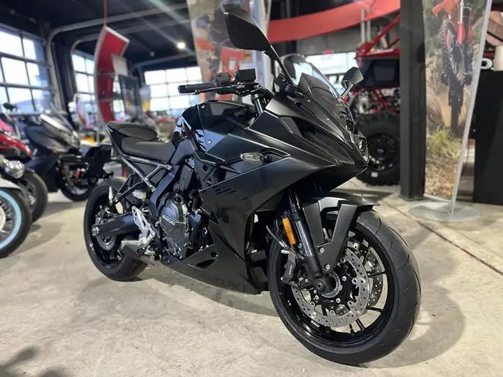 2025 Suzuki Gsx-8r - Photo 12