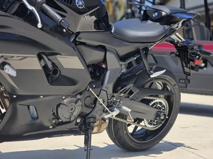 2025 Yamaha Yzf-R7 - Photo 5