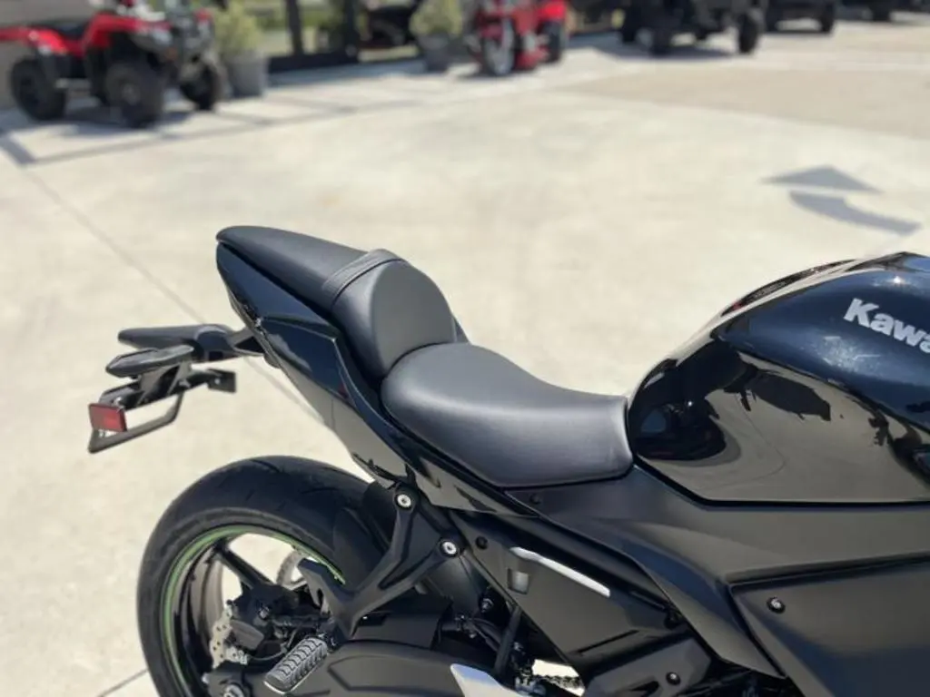 2025 Kawasaki Ninja 650 - Photo 14