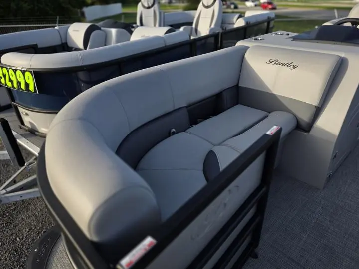 2025 Bentley Pontoons Legacy 203 Navigator Tritoon - Photo 12