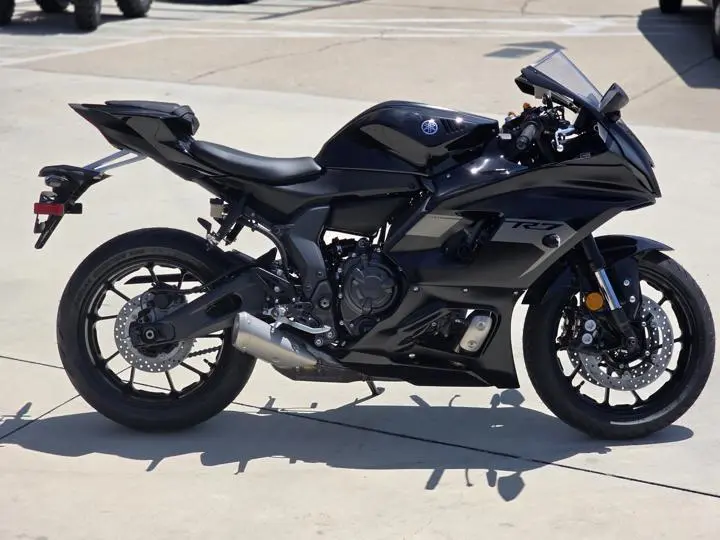 2025 Yamaha Yzf-R7 - Photo 10