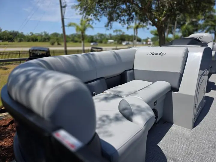 2025 Bentley Pontoons Legacy 200 Navigator - Photo 18