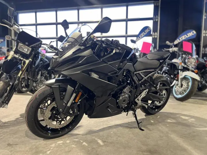 2025 Suzuki Gsx-8r - Photo 2