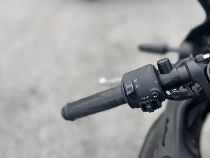 2025 Yamaha Yzf-R3 - Photo 13
