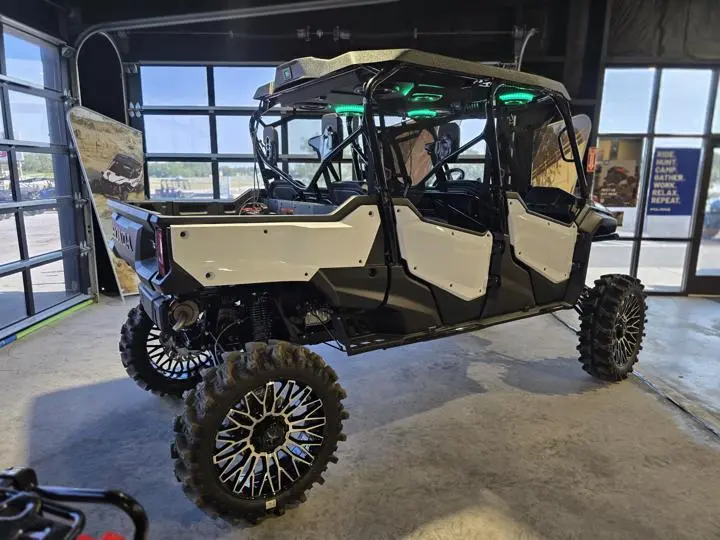 2025 Honda® Pioneer 1000-6 Deluxe Crew - Photo 7