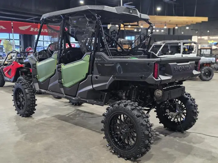 2025 Honda® Pioneer 1000-6 Deluxe Crew - Photo 7