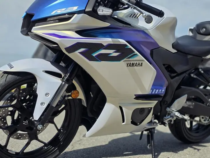 2025 Yamaha Yzf-R3 - Photo 5