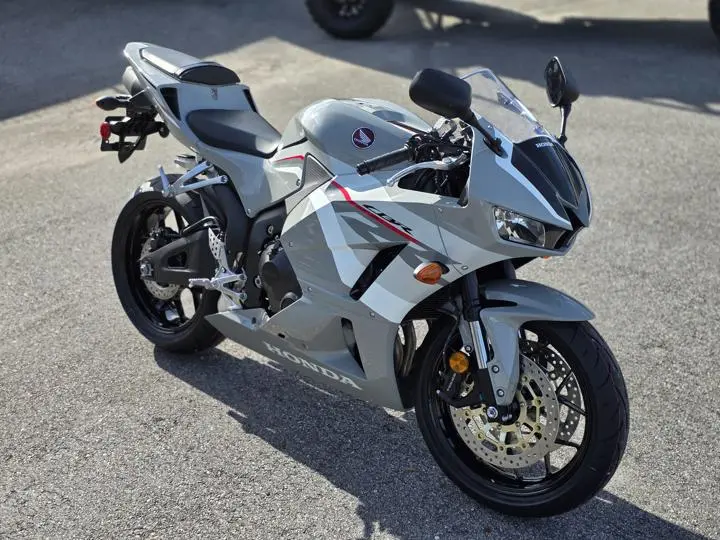 2026 Honda® Cbr600rr - Photo 9