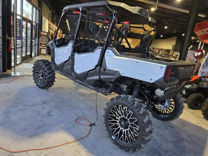 2025 Honda® Pioneer 1000-6 Deluxe Crew - Photo 15
