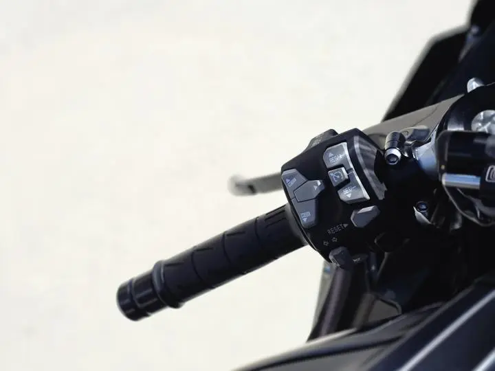 2025 Kawasaki Ninja Zx-10r - Photo 17