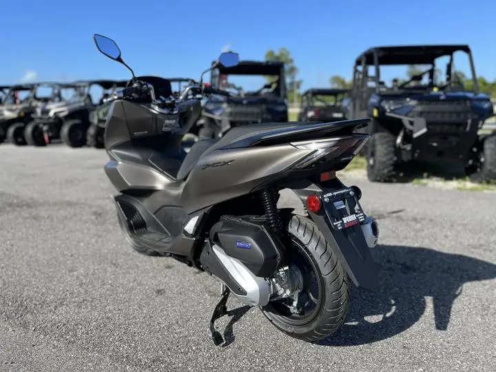 2024 Honda® PCX - Photo 12