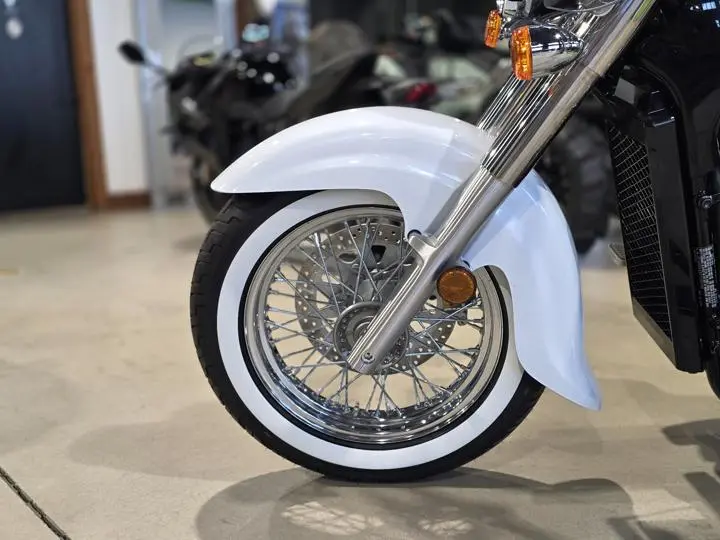 2025 Suzuki Boulevard C50t Special - Photo 3