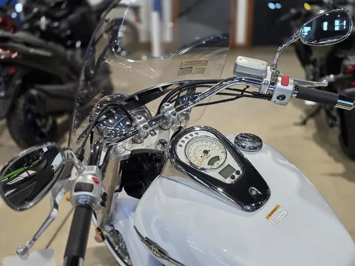 2025 Suzuki Boulevard C50t Special - Photo 14