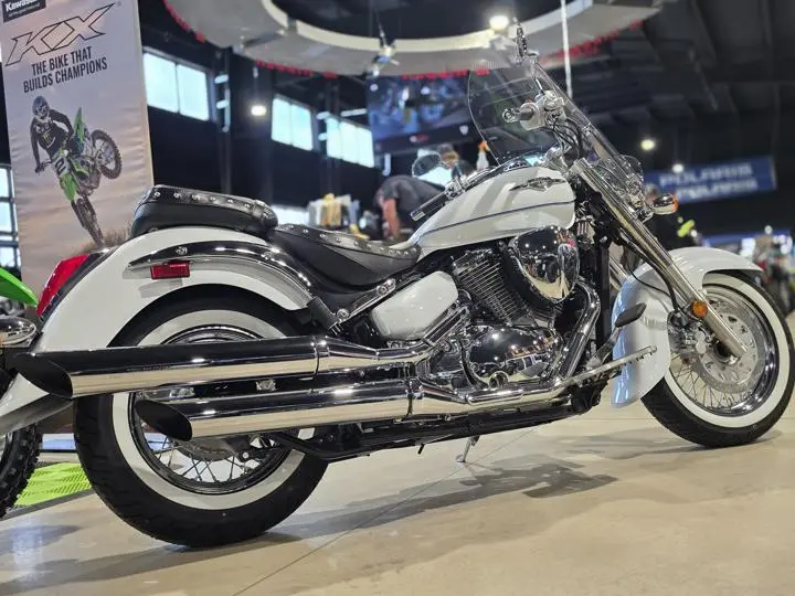 2025 Suzuki Boulevard C50t Special - Photo 13