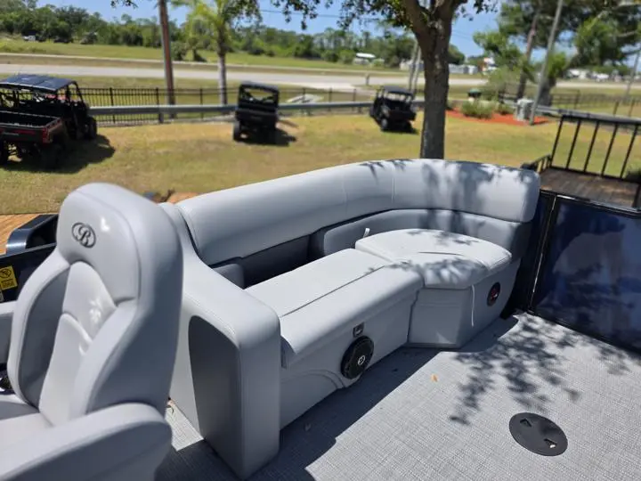 2025 Bentley Pontoons Legacy 200 Navigator - Photo 13