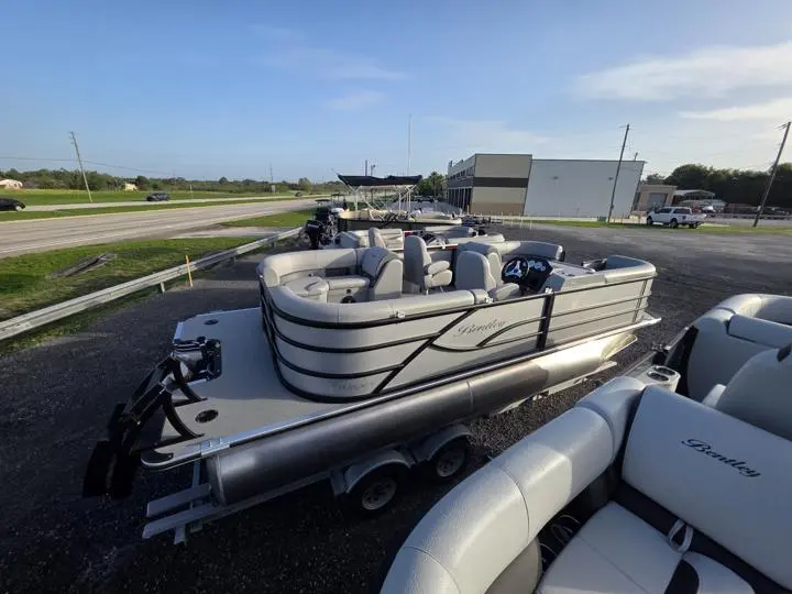 2025 Bentley Pontoons Legacy 203 Navigator Tritoon - Photo 9