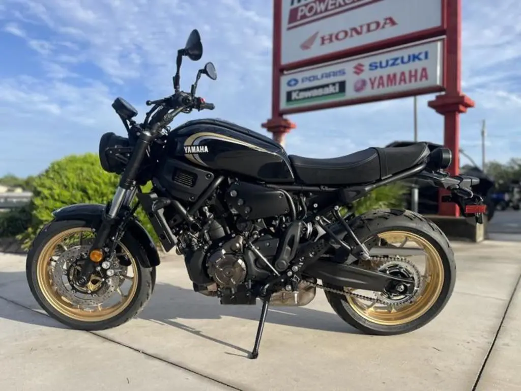 2024 Yamaha XSR700 - Photo 6