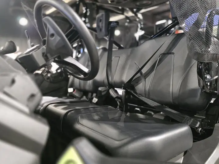 2025 Honda® Pioneer 1000-6 Deluxe Crew - Photo 15