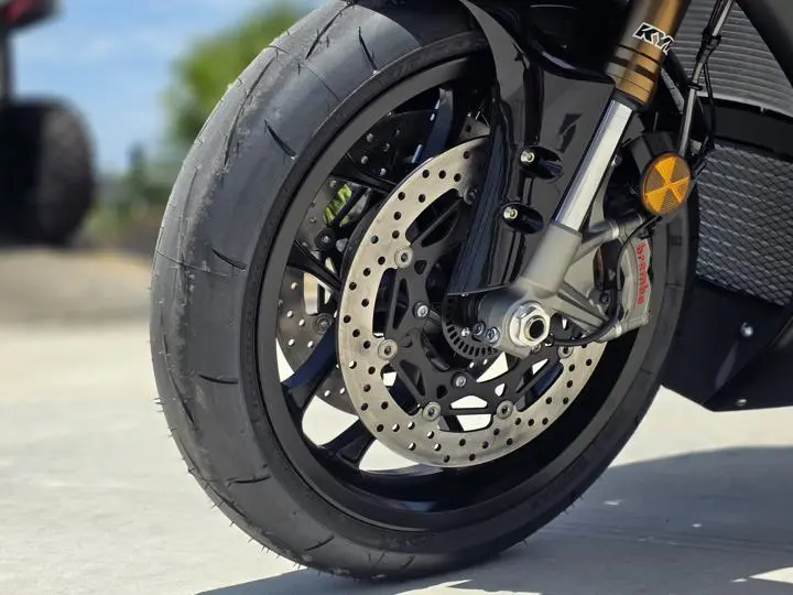 2025 Yamaha Yzf-R1 - Photo 4