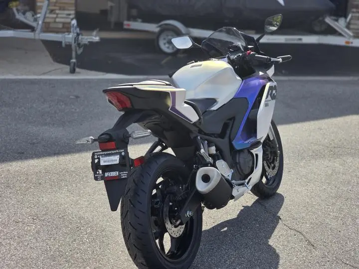 2025 Yamaha Yzf-R3 - Photo 10