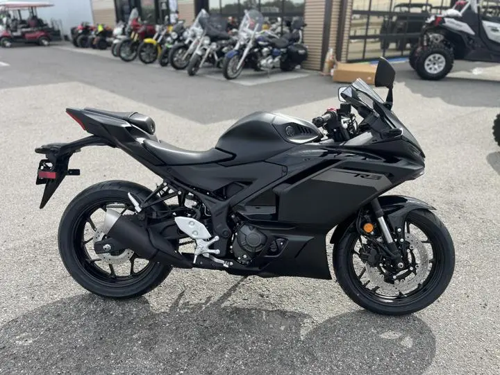 2025 Yamaha Yzf-R3 - Photo 10