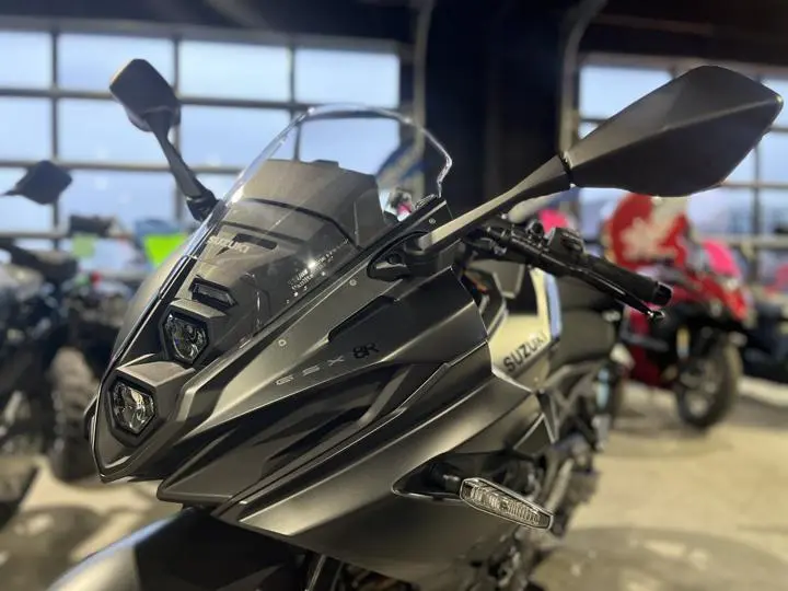 2025 Suzuki Gsx-8r - Photo 4